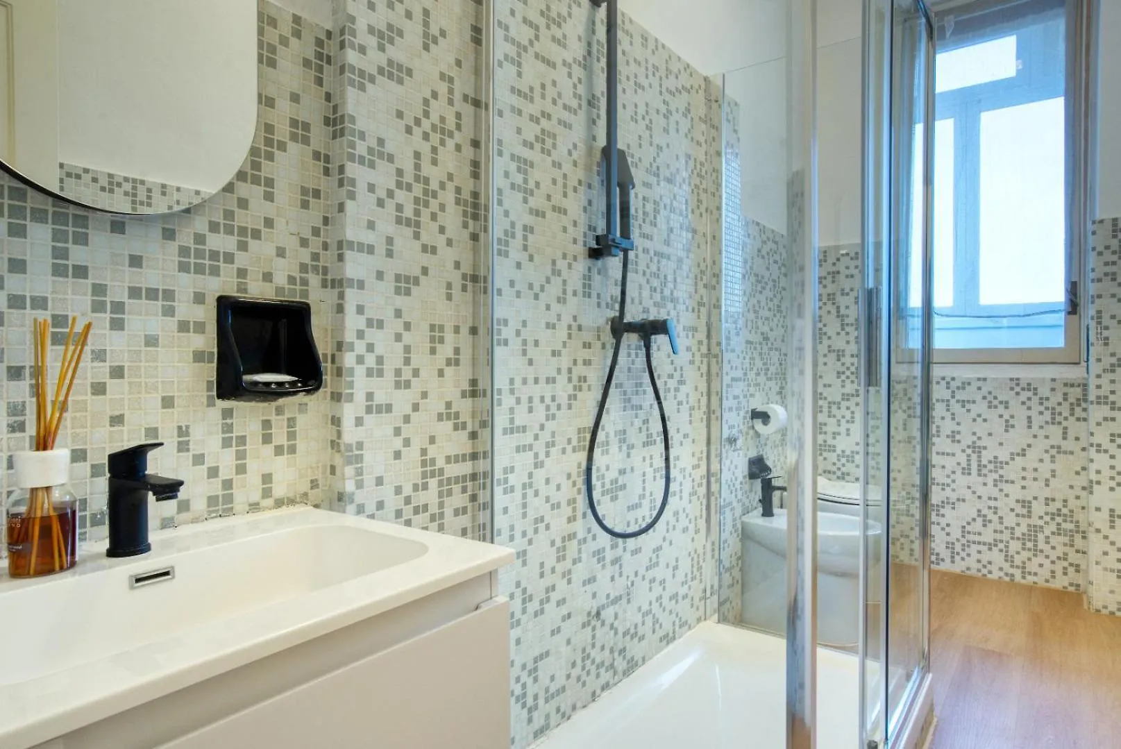 Italianflat - Elegant Suites With Balcony In Navigli Milan